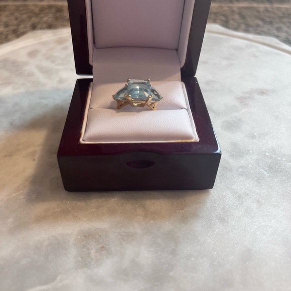 Blue Topaz | 3 Stone | 14k gold ring - Picture 4 of 11